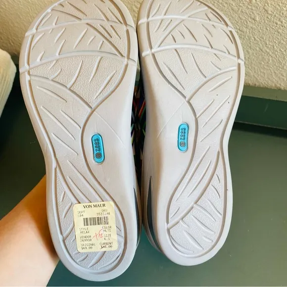 BZEES NWT RELAX Multicolor Geometric Slip On Sneaker