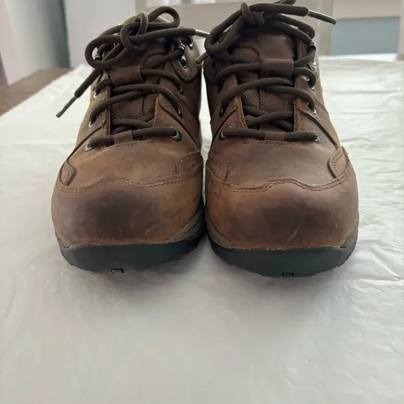 Cabela’s hiking low boots brown rubbed dry leather waterproof SZ 9 D Worn once