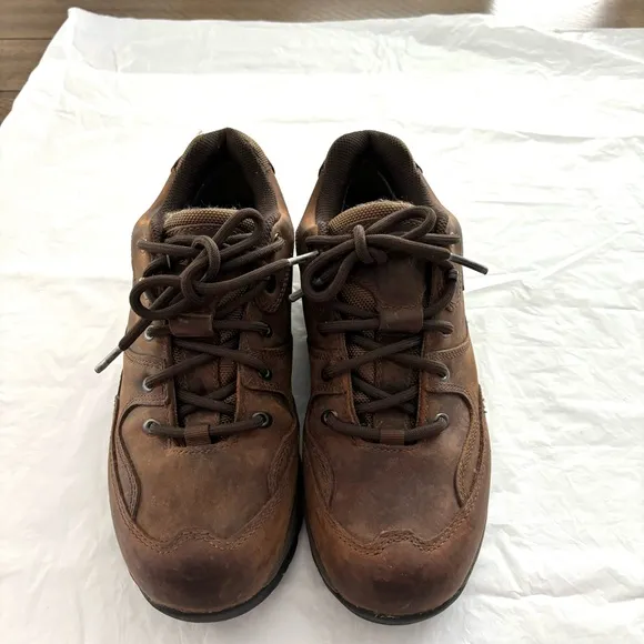 Cabela’s hiking low boots brown rubbed dry leather waterproof SZ 9 D Worn once