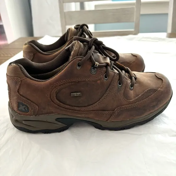 Cabela’s hiking low boots brown rubbed dry leather waterproof SZ 9 D Worn once