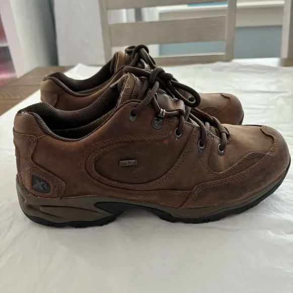 Cabela’s hiking low boots brown rubbed dry leather waterproof SZ 9 D Worn once