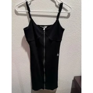 Calvin Klein Black Zipper Sheath Dress - Size M, Elegant‎ and Versatile