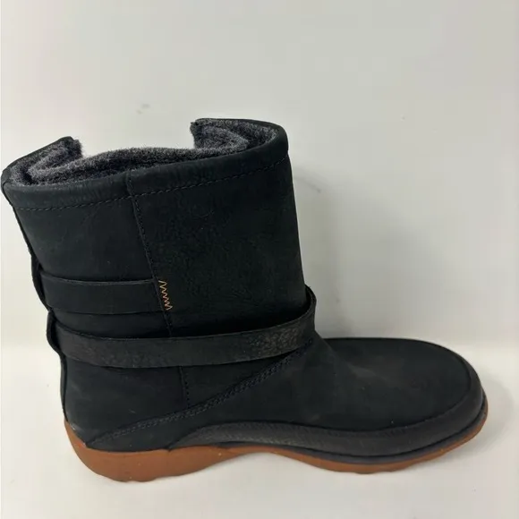 Chaco Women's 7 Hopi Black Leather Wool Pull On Waterproof Winter Boots