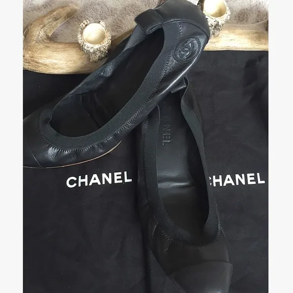 Chanel Black Classic Leather Ballet Flats CC logo