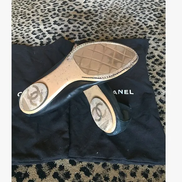 Chanel Black Classic Leather Ballet Flats CC logo