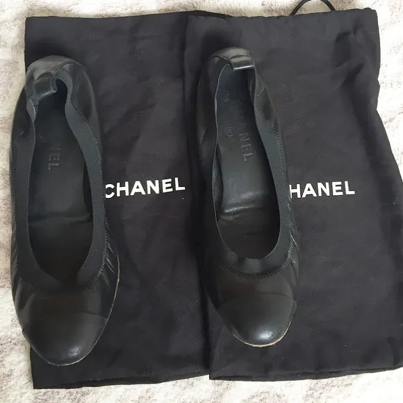 Chanel Black Classic Leather Ballet Flats CC logo