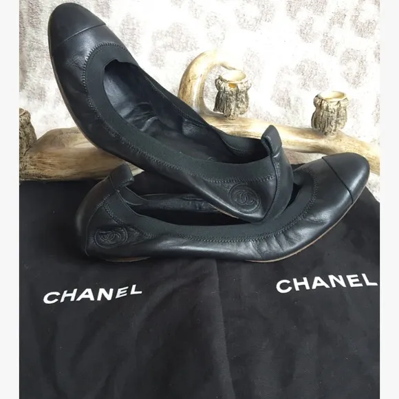 Chanel Black Classic Leather Ballet Flats CC logo
