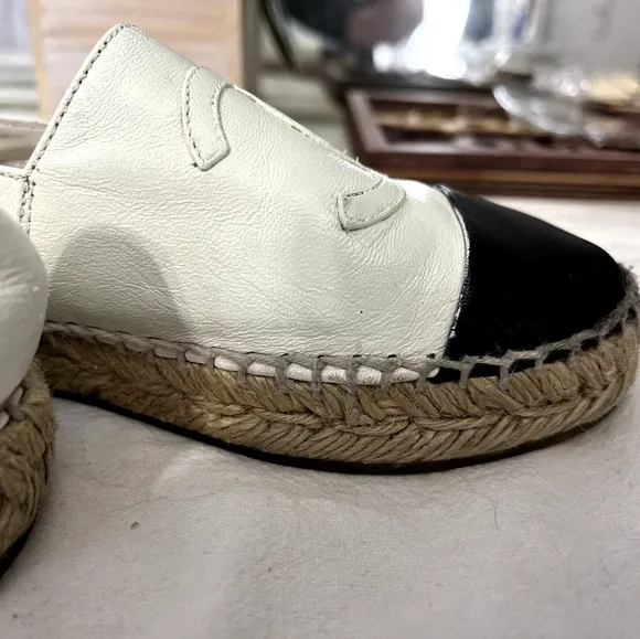 CHANEL Ivory &amp; Black Captoe Espadrilles Authentic Size 35 Women 5 Gorgeous Shoes