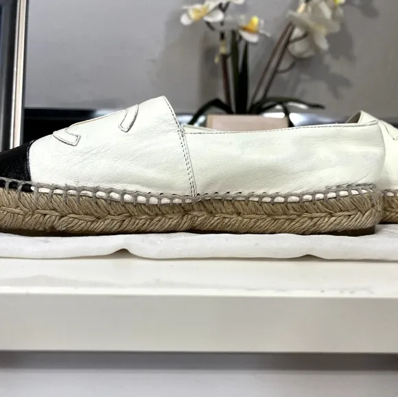 CHANEL Ivory &amp; Black Captoe Espadrilles Authentic Size 35 Women 5 Gorgeous Shoes