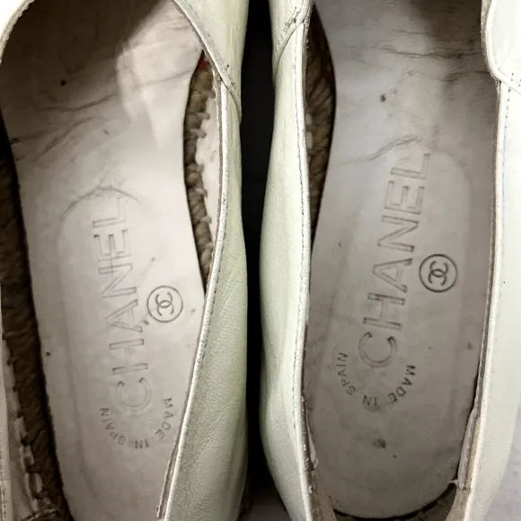 CHANEL Ivory &amp; Black Captoe Espadrilles Authentic Size 35 Women 5 Gorgeous Shoes