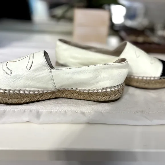 CHANEL Ivory &amp; Black Captoe Espadrilles Authentic Size 35 Women 5 Gorgeous Shoes