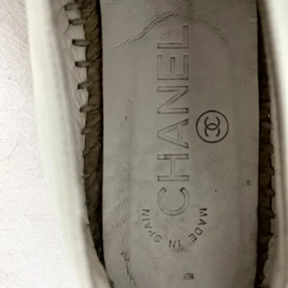 CHANEL Ivory &amp; Black Captoe Espadrilles Authentic Size 35 Women 5 Gorgeous Shoes