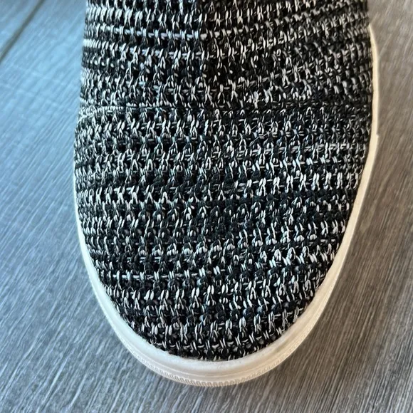 Chelsea &amp; Violet Cielo Slip On Sneakers