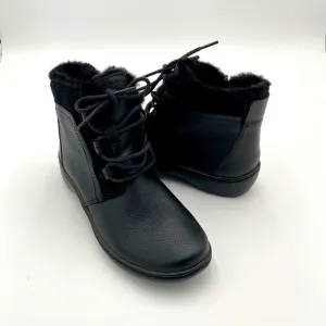 Clarks Collection Cora Chai Leather Faux Fur Lace Up Ankle Boots Booties 6 NWOT