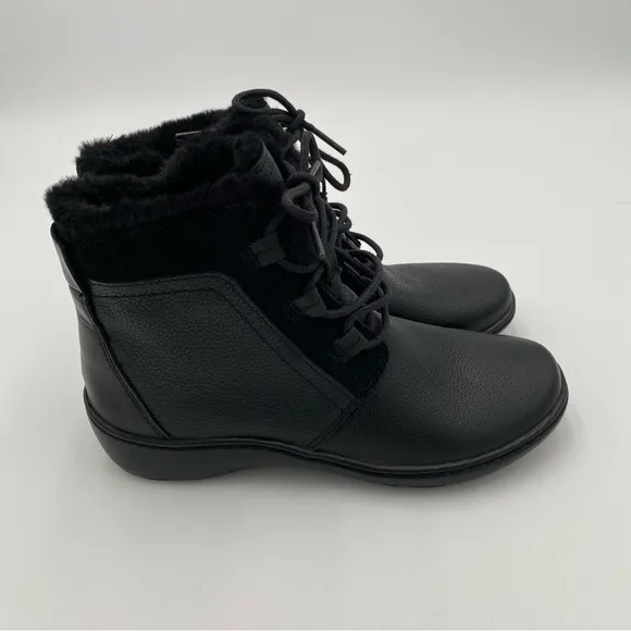Clarks Collection Cora Chai Leather Faux Fur Lace Up Ankle Boots Booties 6 NWOT