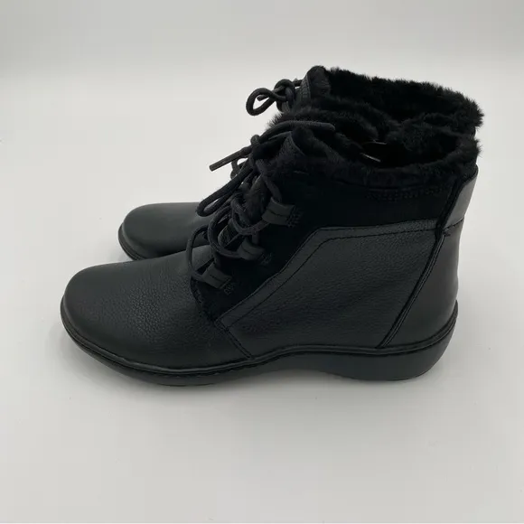 Clarks Collection Cora Chai Leather Faux Fur Lace Up Ankle Boots Booties 6 NWOT
