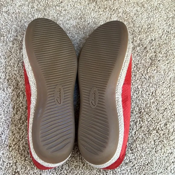 Clarks collection women’s SZ 8M red suede danelly sky perforated espadrilles.