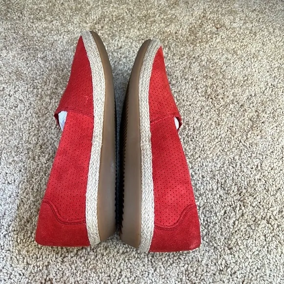 Clarks collection women’s SZ 8M red suede danelly sky perforated espadrilles.