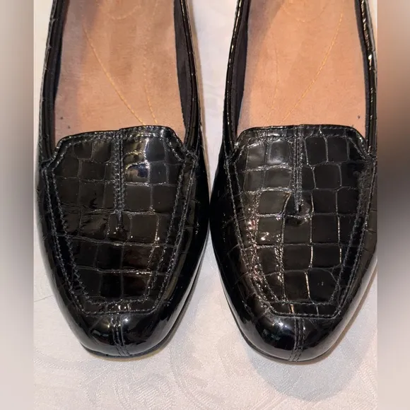 Clarks Everyday Croc EmbossedPatent Leather Loafers, NEW, Size 7.5