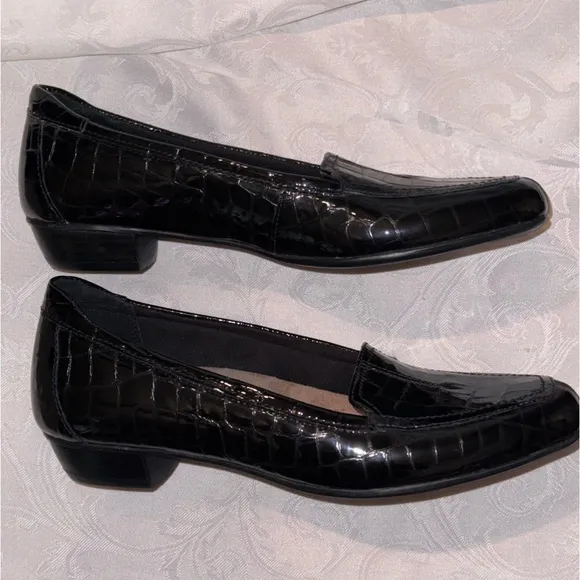 Clarks Everyday Croc EmbossedPatent Leather Loafers, NEW, Size 7.5