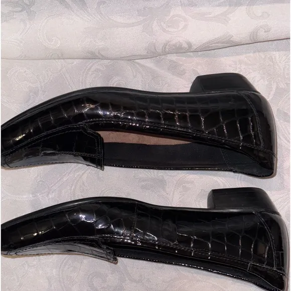 Clarks Everyday Croc EmbossedPatent Leather Loafers, NEW, Size 7.5