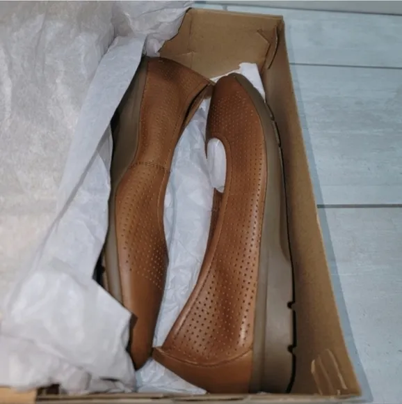 Clark's Jenette Ease Ballet Flats Leather Women's Brown Perforated Flats Size 10