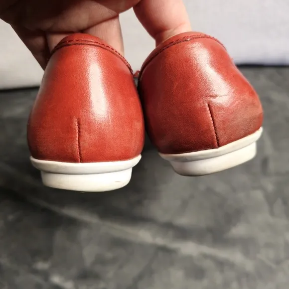 Clarks Perforated Leather Ballet Flats Gracelin Lea Red Size  8.5 M