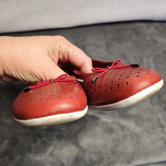Clarks Perforated Leather Ballet Flats Gracelin Lea Red Size  8.5 M