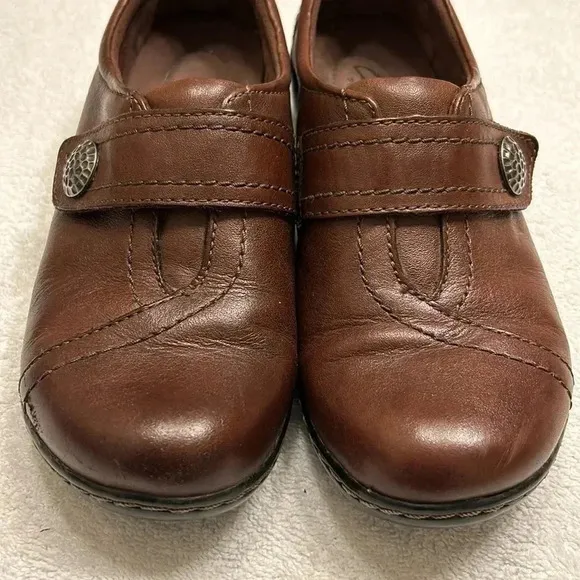 Clarks Woman Kessa Betty Mahogany Leather Slip On Loafer Size 6M