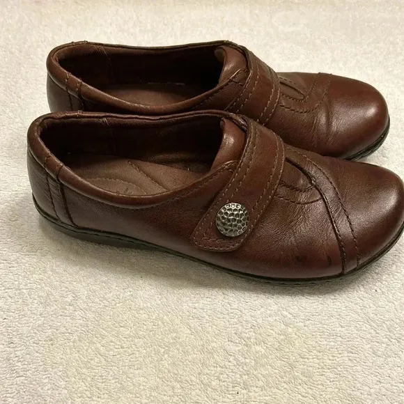 Clarks Woman Kessa Betty Mahogany Leather Slip On Loafer Size 6M