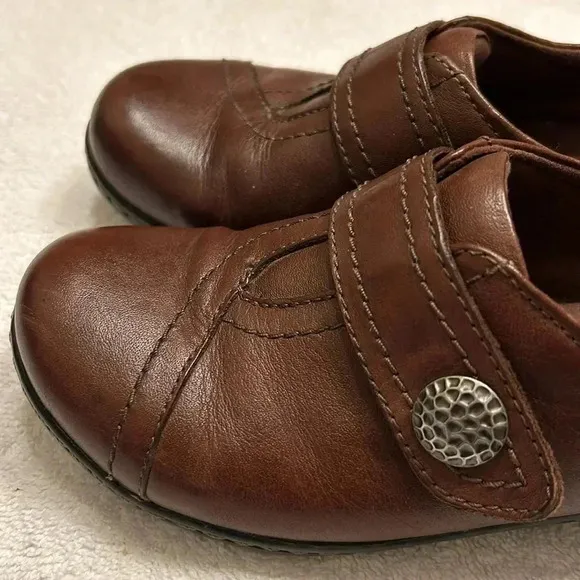 Clarks Woman Kessa Betty Mahogany Leather Slip On Loafer Size 6M