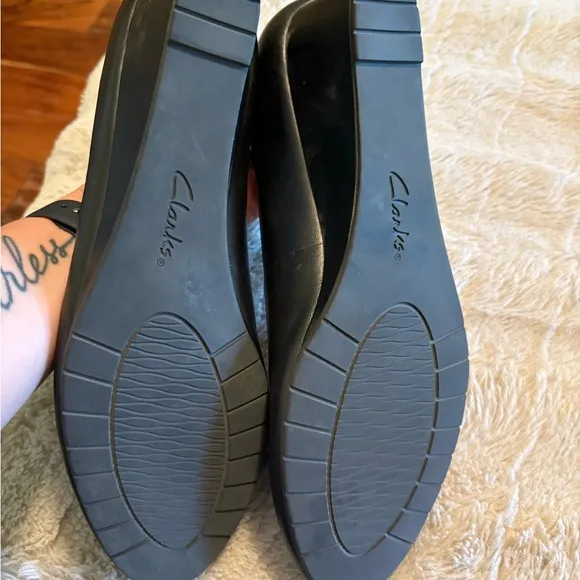 Clarks Women's Black Leather pump wedges size 8.5