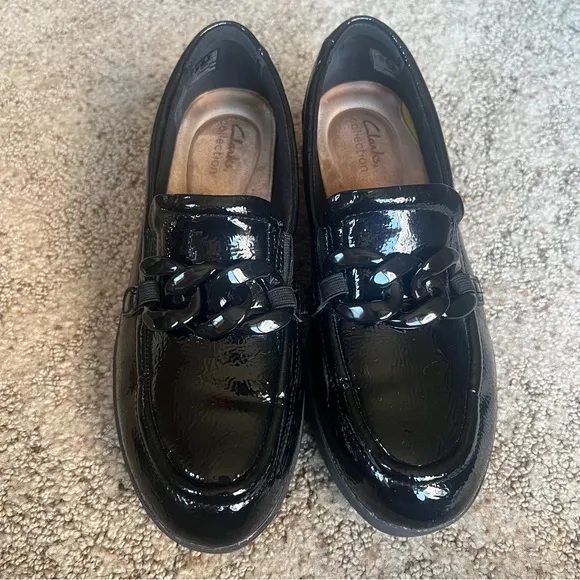 Clarks Zylah May black crinkle patent leather loafer academia Women’s size 9