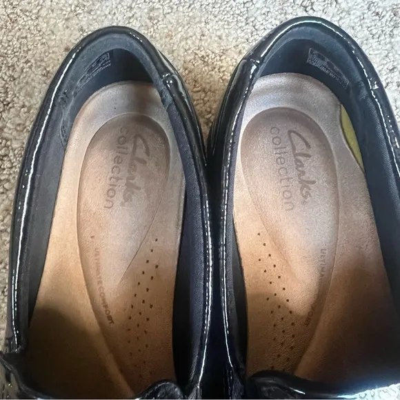 Clarks Zylah May black crinkle patent leather loafer academia Women’s size 9