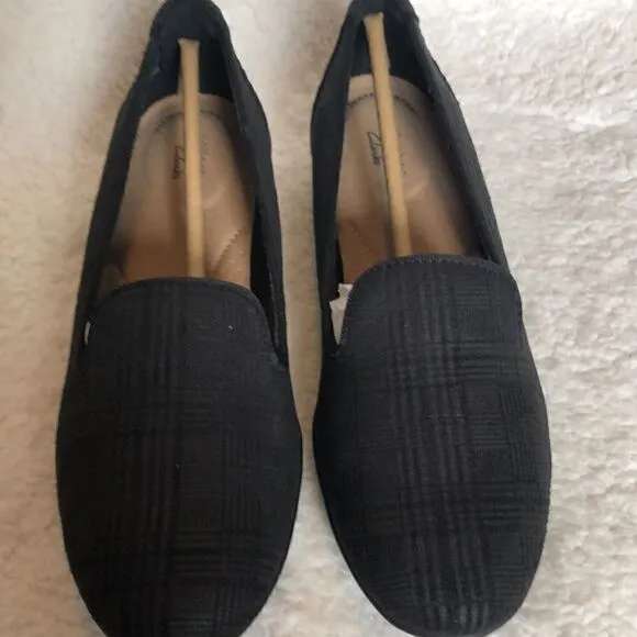CLARKS SARA POPPY WOMENS SLIP ON SMOKING LOAFERS BLACK PLAID SIZE 6.5