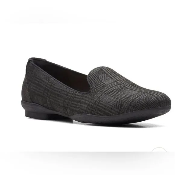 CLARKS SARA POPPY WOMENS SLIP ON SMOKING LOAFERS BLACK PLAID SIZE 6.5