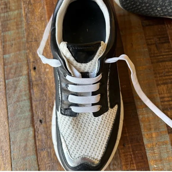 CLERGERIE Paris Affinite Sneakers in Black &amp; Silver, size 6.5