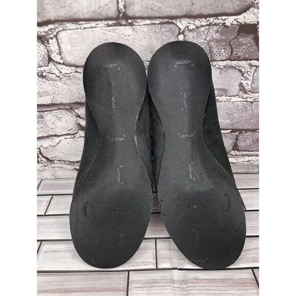 Cliff Dweller Vibram Black Leather Slip On Cap Toe Flats Women’s Sz 38.5EU/8M US
