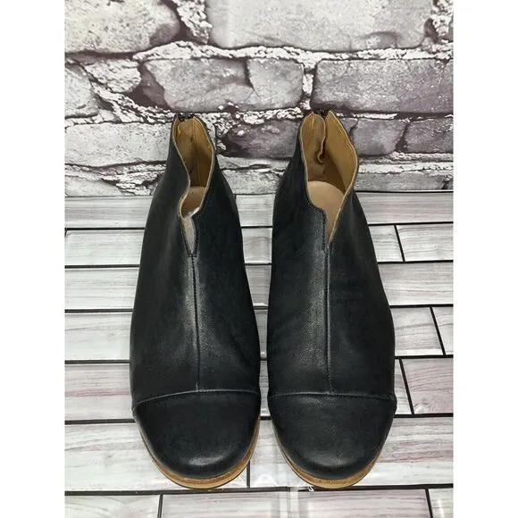 Cliff Dweller Vibram Black Leather Slip On Cap Toe Flats Women’s Sz 38.5EU/8M US