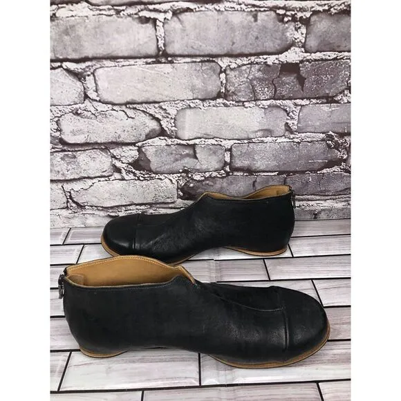 Cliff Dweller Vibram Black Leather Slip On Cap Toe Flats Women’s Sz 38.5EU/8M US