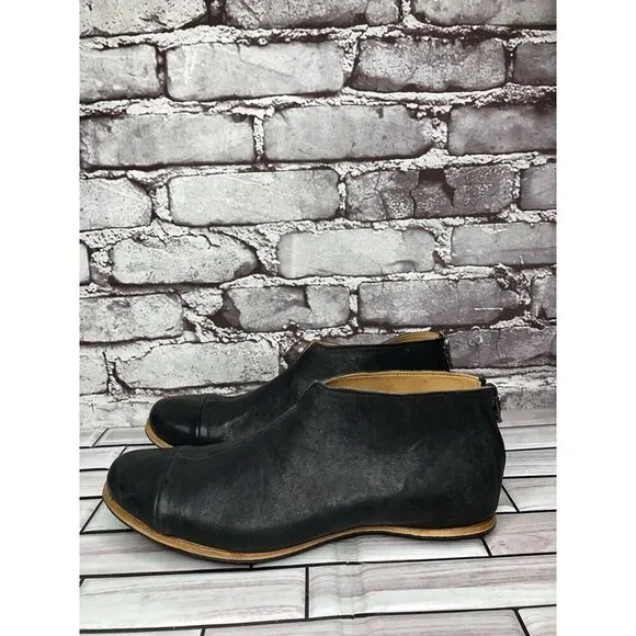 Cliff Dweller Vibram Black Leather Slip On Cap Toe Flats Women’s Sz 38.5EU/8M US