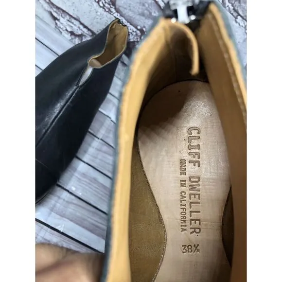 Cliff Dweller Vibram Black Leather Slip On Cap Toe Flats Women’s Sz 38.5EU/8M US