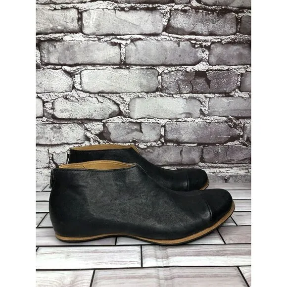 Cliff Dweller Vibram Black Leather Slip On Cap Toe Flats Women’s Sz 38.5EU/8M US