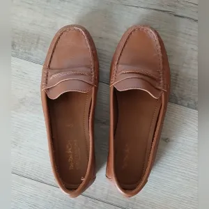 Coach and Four Women's leather loafers. Made in Italy. Size 7.5