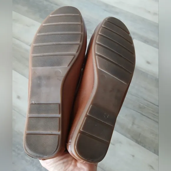 Coach and Four Women's leather loafers. Made in Italy. Size 7.5