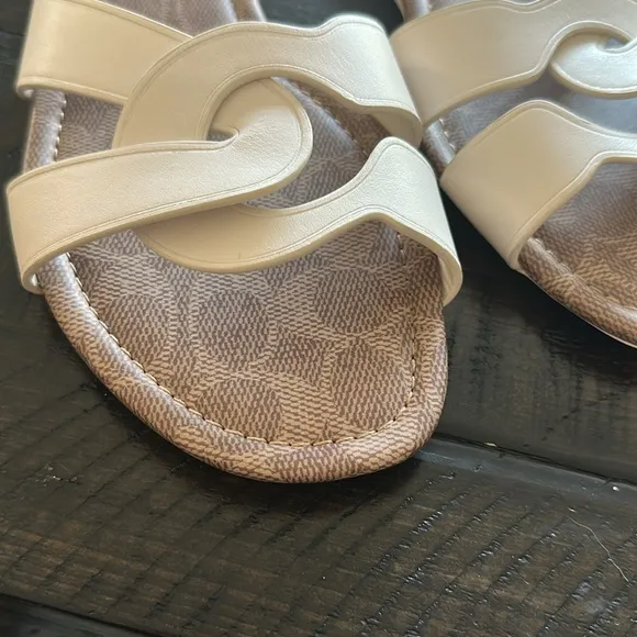 COACH Essie Slip-on Sandals Leather in White Signature Footbed Size 8.5 Slides