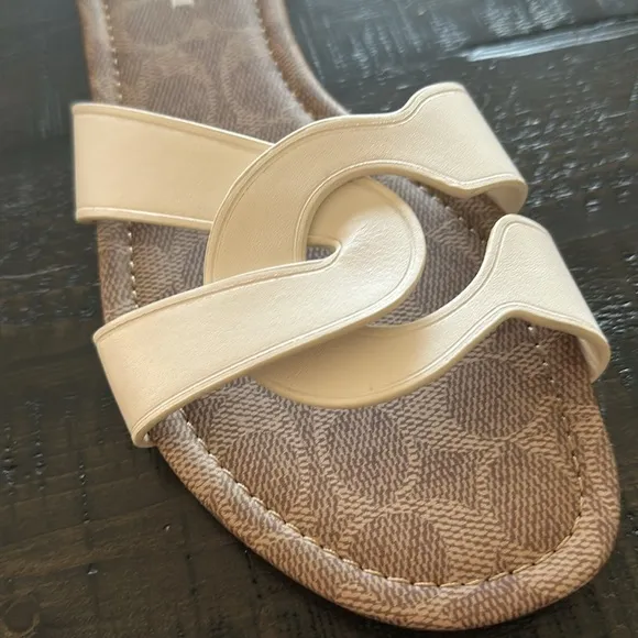 COACH Essie Slip-on Sandals Leather in White Signature Footbed Size 8.5 Slides