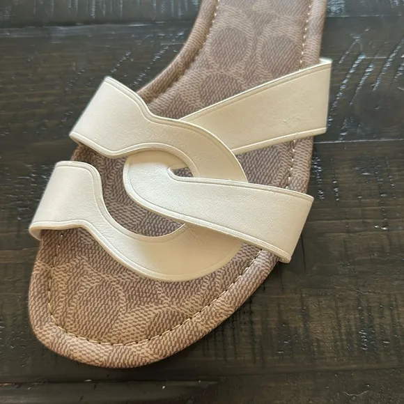 COACH Essie Slip-on Sandals Leather in White Signature Footbed Size 8.5 Slides