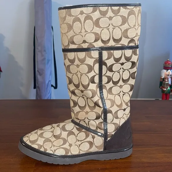 Coach ladies Nikole tall winter fur lined foldover boots. A7266. Brown &amp; tan. 9B