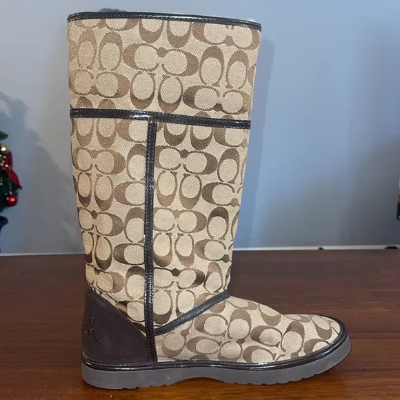 Coach ladies Nikole tall winter fur lined foldover boots. A7266. Brown &amp; tan. 9B